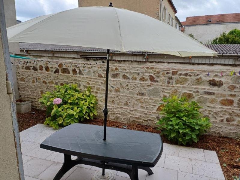 Bel Appartement Tout Equipe! Proche Des Parcs, Avec Sa Cour Privative Et Sa Place De Parking Securisee A 450 M Du Logement Віші Екстер'єр фото